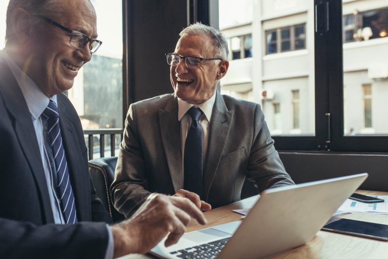 Männer am Laptop